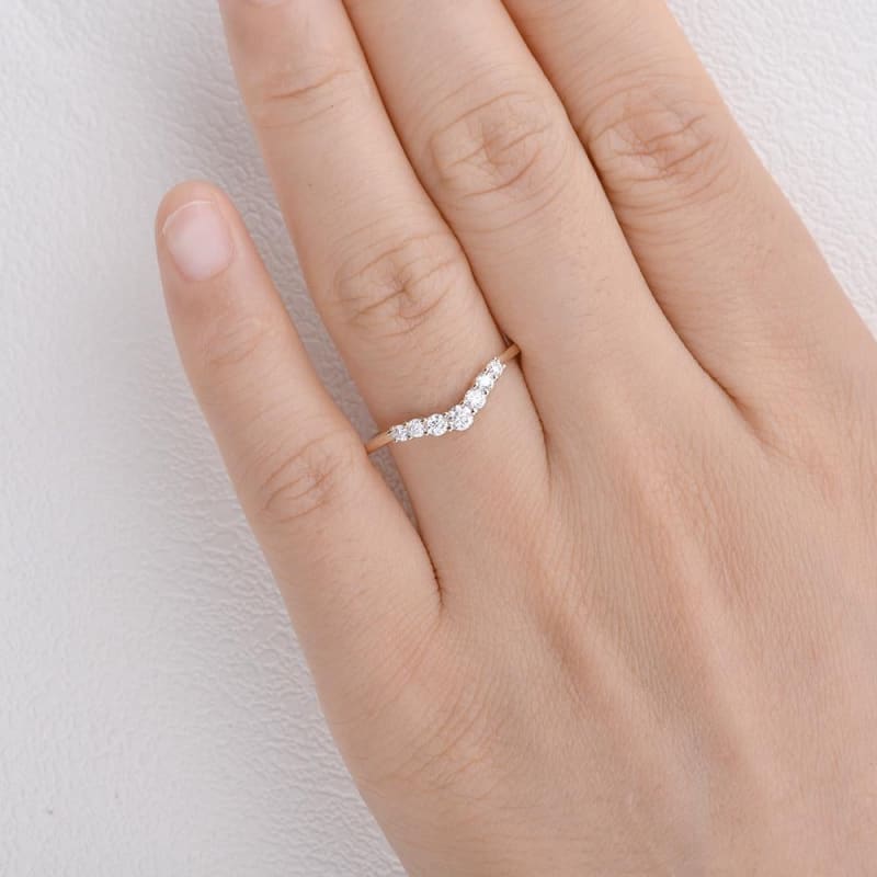 0.22CTW Round Brilliant Cut 1.50 MM Curved Bridal Wedding Band