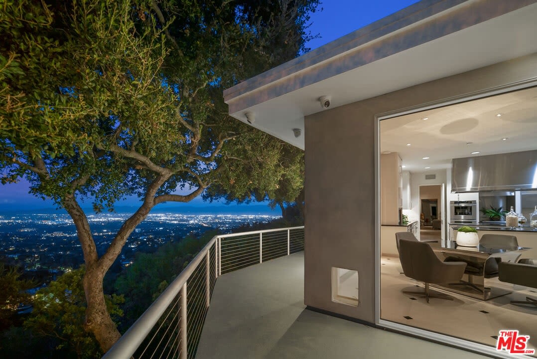 3111 Stone Oak Drive, Los Angeles, CA 90049