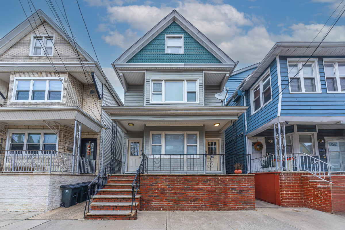 43 W 29th St, Bayonne, NJ 07002