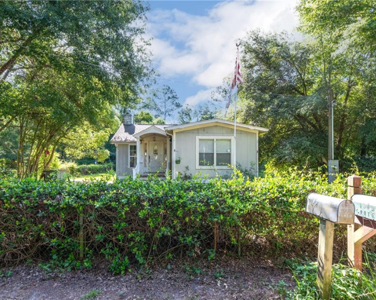 1005 Fort McIntosh Loop