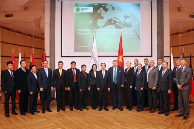 Vietnam intensifies economic dialogue with IIB