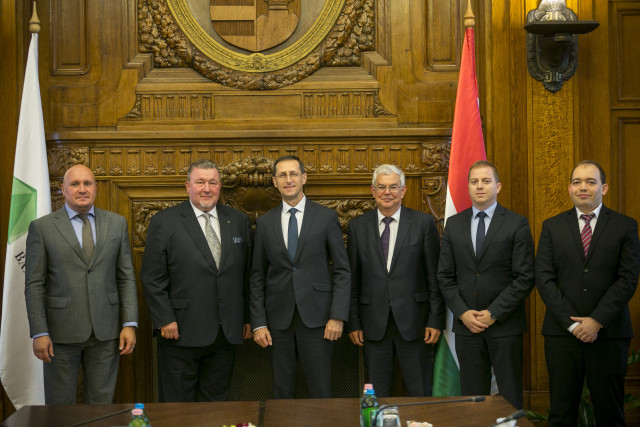 IIB is developing the Hungarian dialogue