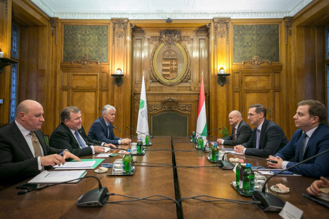 IIB and Hungary continue high-level active  dialogue 