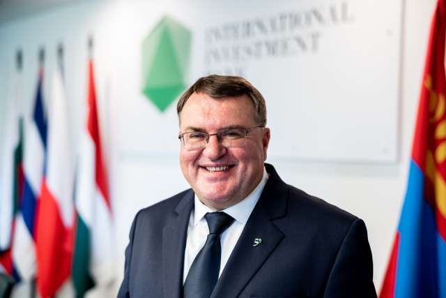 Deputy Chairperson Imre Laszlóczki spoke to  KarcFM: new permanent IIB Headquarters in Budapest, post-COVID economic recovery prospectives and other key issues.