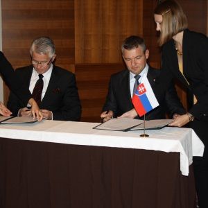 IIB and Slovakia tighten investment cooperation – MoU with the Office of the Deputy Prime Minister for Investments and Informatization