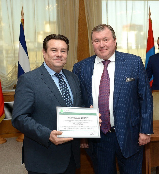 H.E. Vasile Soare receives acknowledgement from the Chairman of the IIB