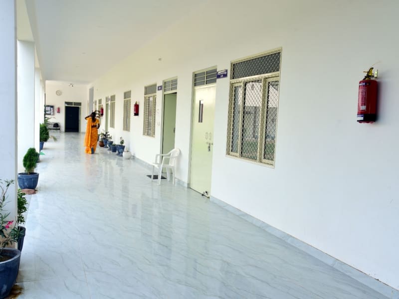 Campus photograph 1 of 72