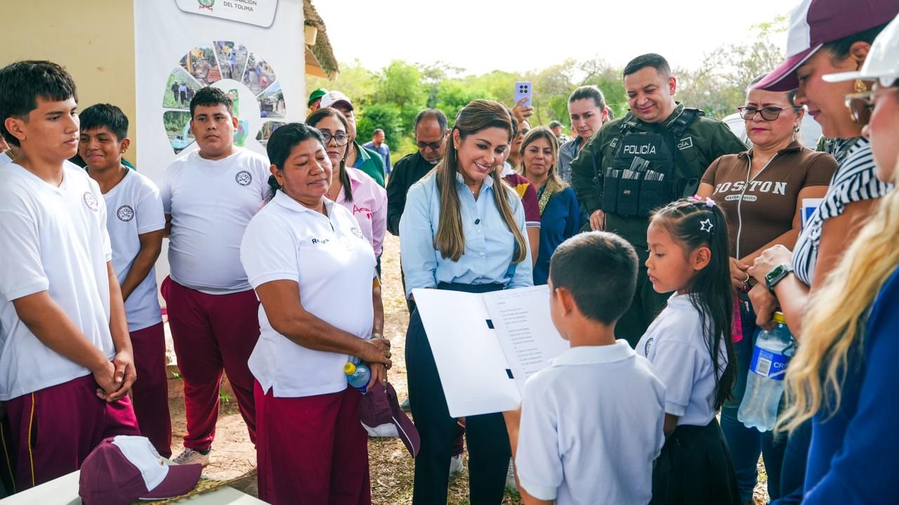 "Estamos gobernando desde Ataco, escuchando a su alcalde, a sus líderes, al lado de la gente que nos necesita": gobernadora Adriana Matiz