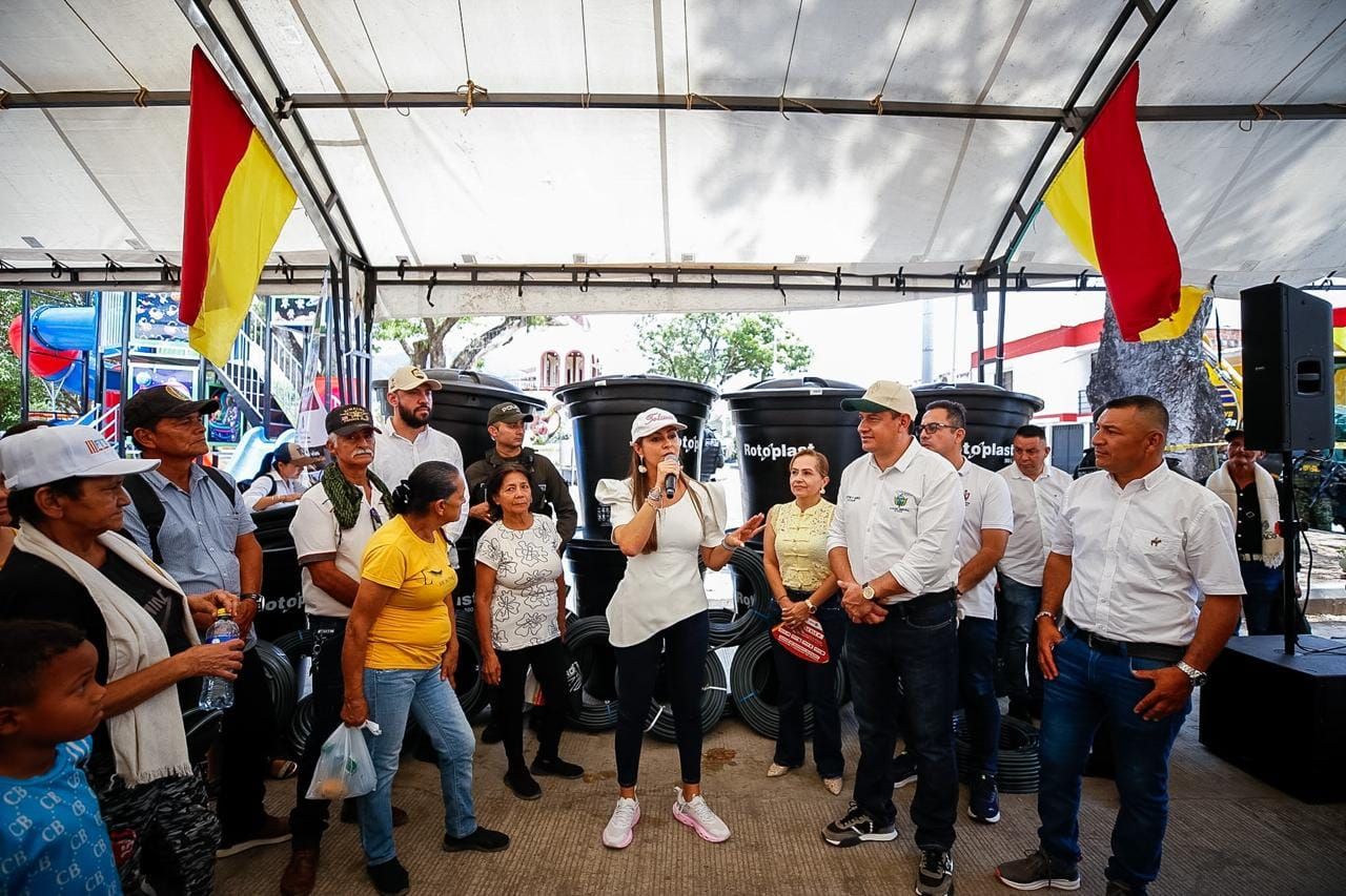 Gobernadora Matiz regresó a Ataco con anuncios de inversión, maquinaria y compromisos con las comunidades