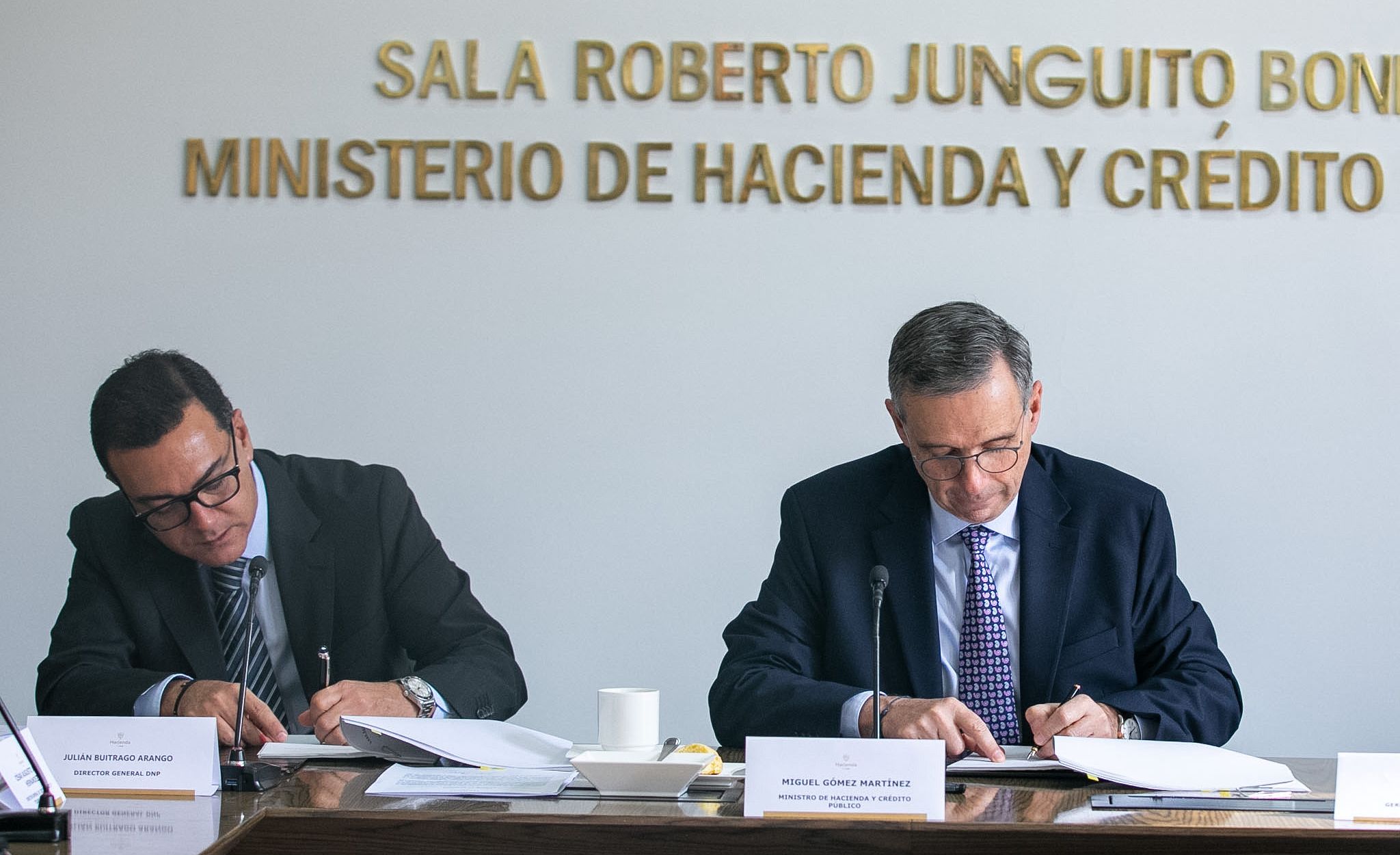 Recién aprobado el PGN 2027, MinHacienda anuncia crédito por 200 millones de euros con banco alemán.