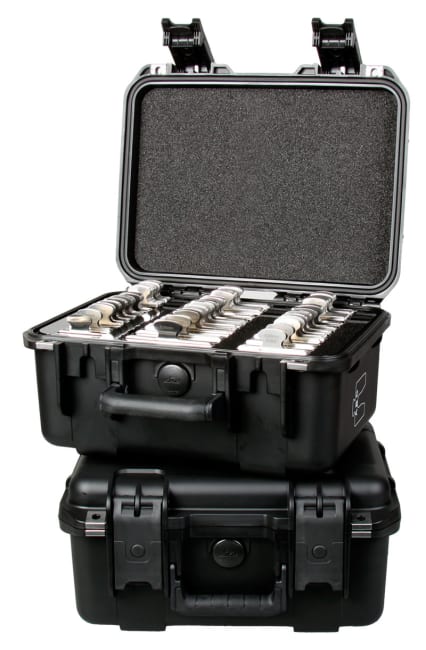 Shimskoffert med 100 shims i D-profil i ulike tykkelser