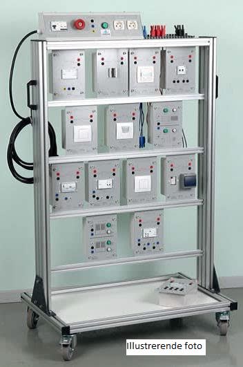 Aluminium ramme på hjul. Dim. H: 1610mm / B: 910mm / D: 500m