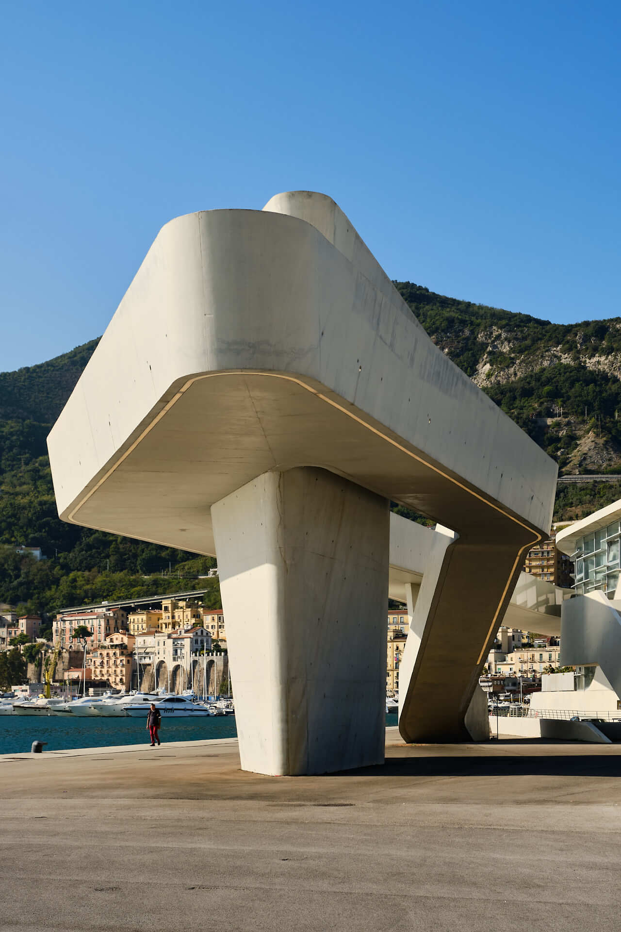 Stazione marittima di Salerno, Architetto Zaha Hadid