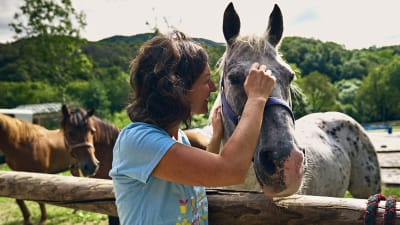 Fly ranch: una passeggiata a cavallo ai piedi del Monviso 