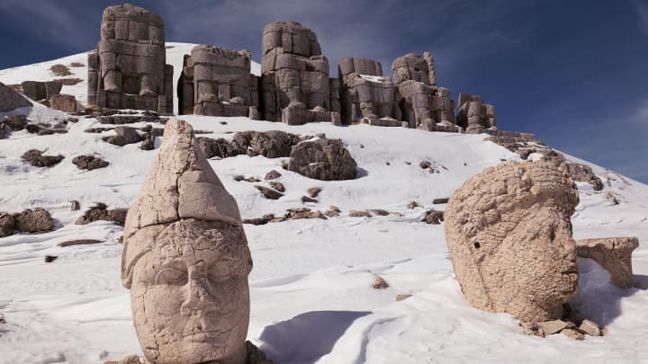 Nemrut dağı: con i piedi nella neve in Turchia