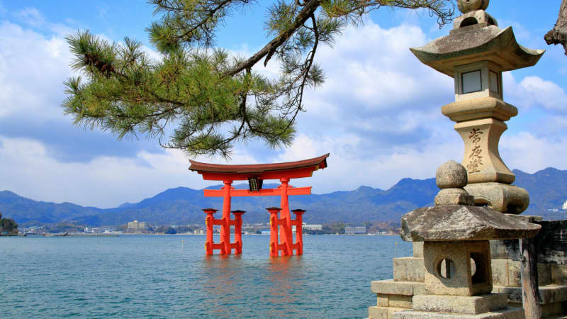 Miyajima: The Sacred Island Between Sea and Mountains