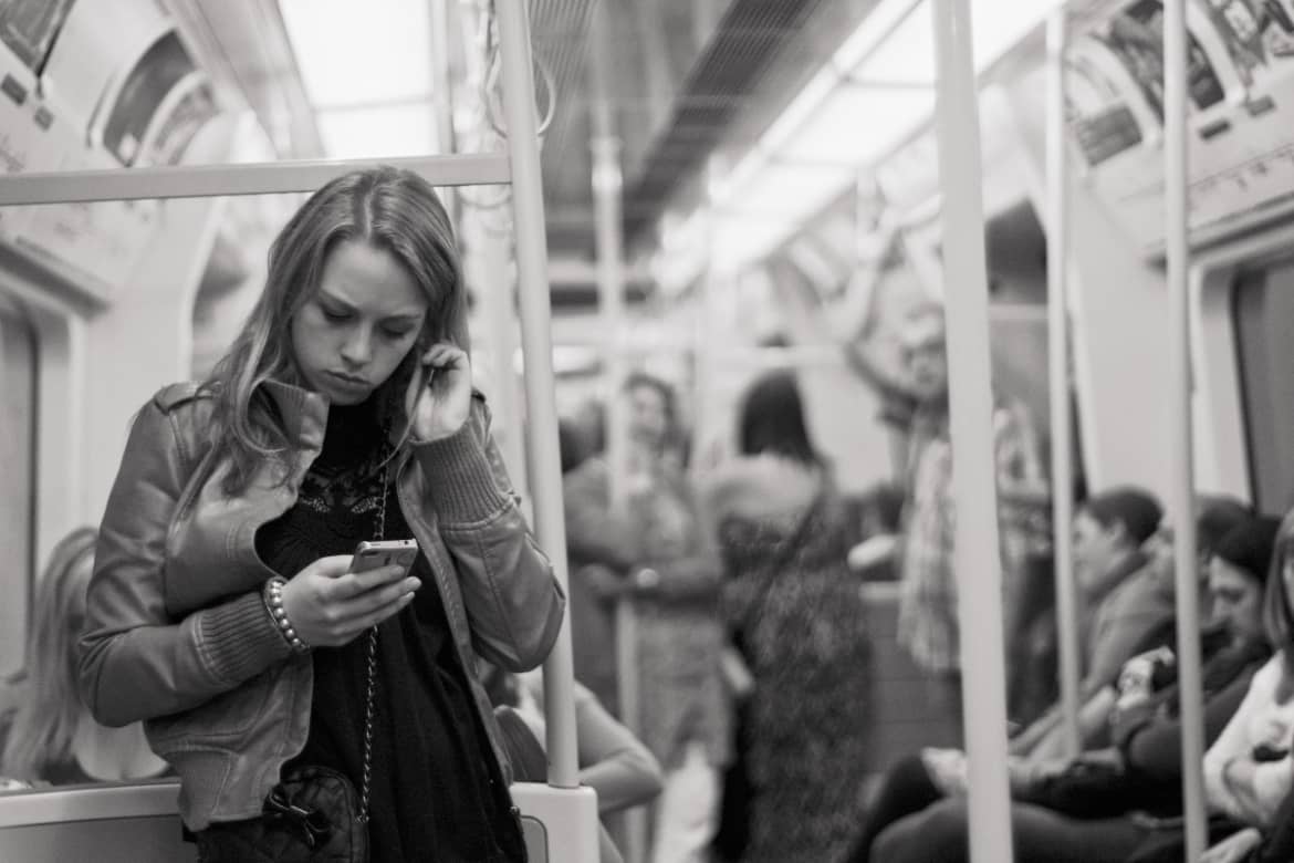 Street-people-woman-london-girl-train-underground-photography-421642