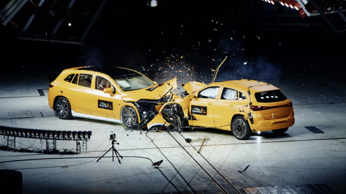 Mercedes-benz insight bev crash safety, october 2023, sindelfingen – germany // mercedes-benz insight bev crash safety, oktober 2023, sindelfingen – deutschland