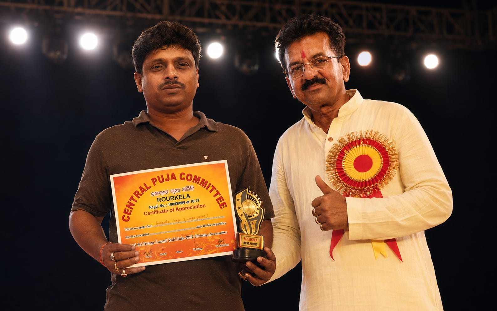🏆 Master Artisan Umesh Prajapati Receiving Best Karigar Award