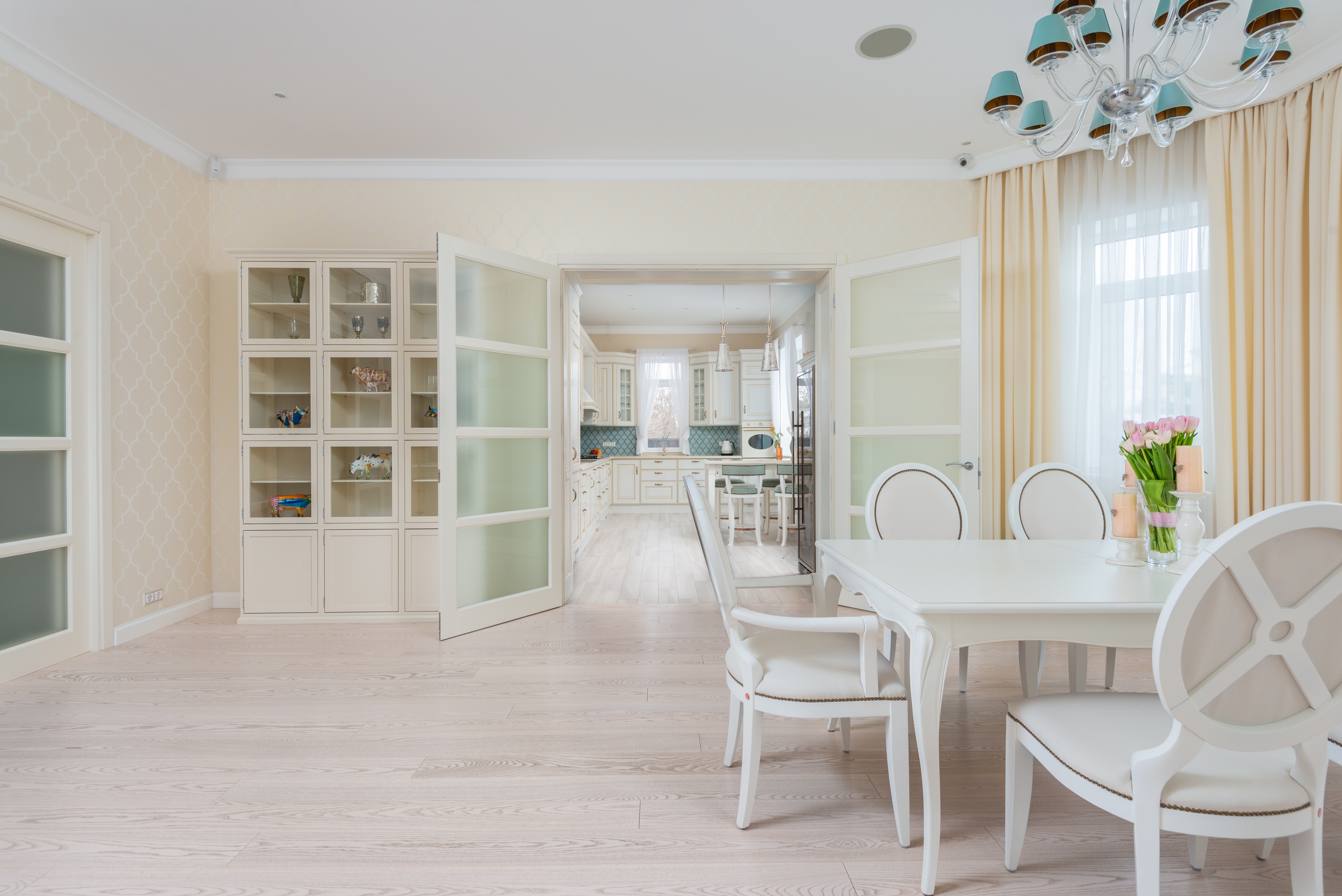 Photo by Cover: Apartment #7