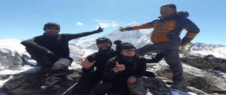 trekking everest in group