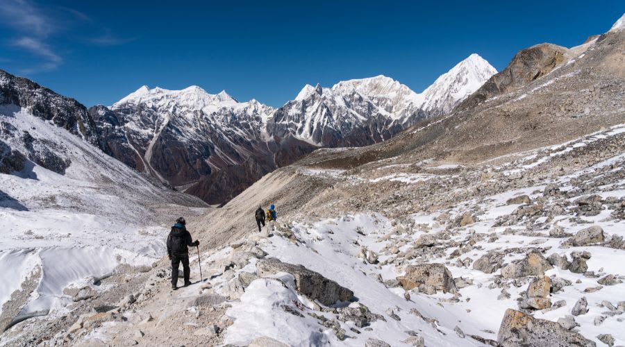 manasliu circuit trek in winter