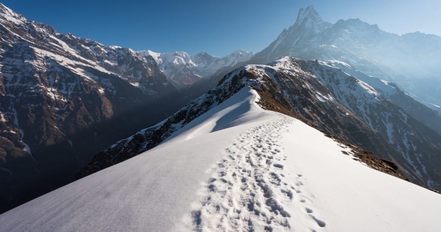 mardi himal trail during winter