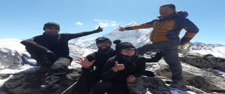 trekking everest in group