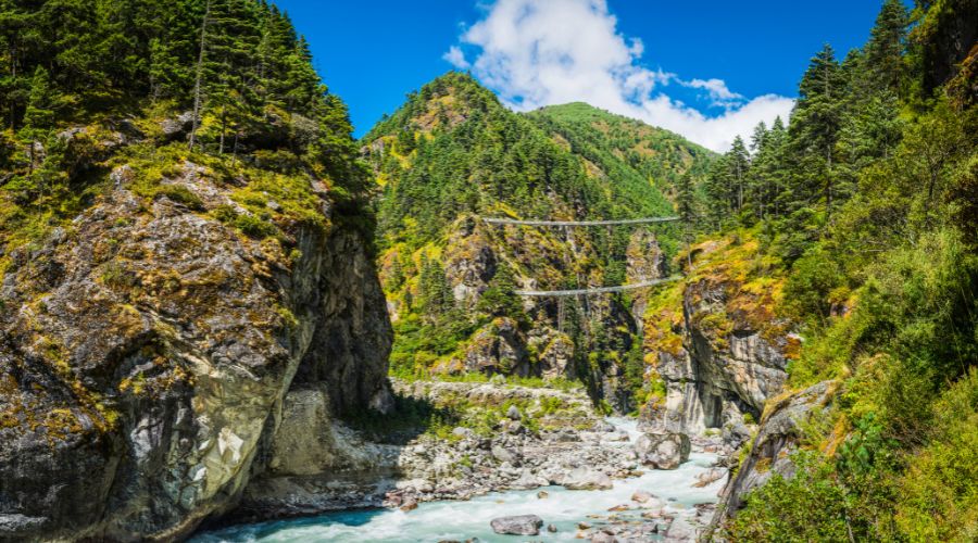 green khumbu valley everest base camp trek in july