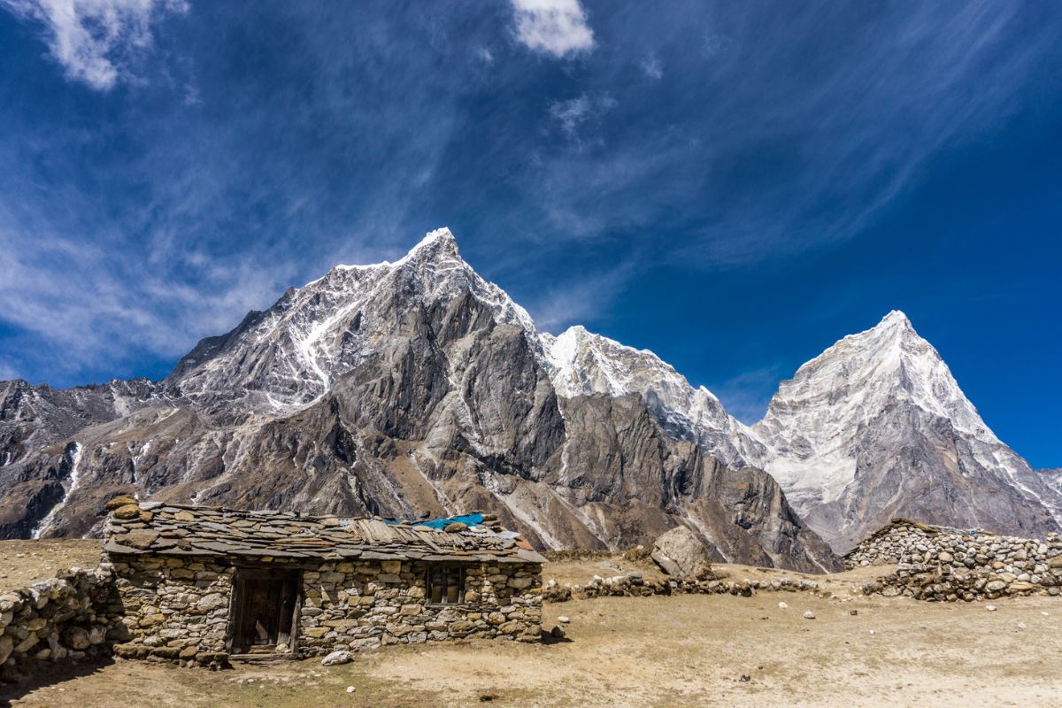 lobuche peak view