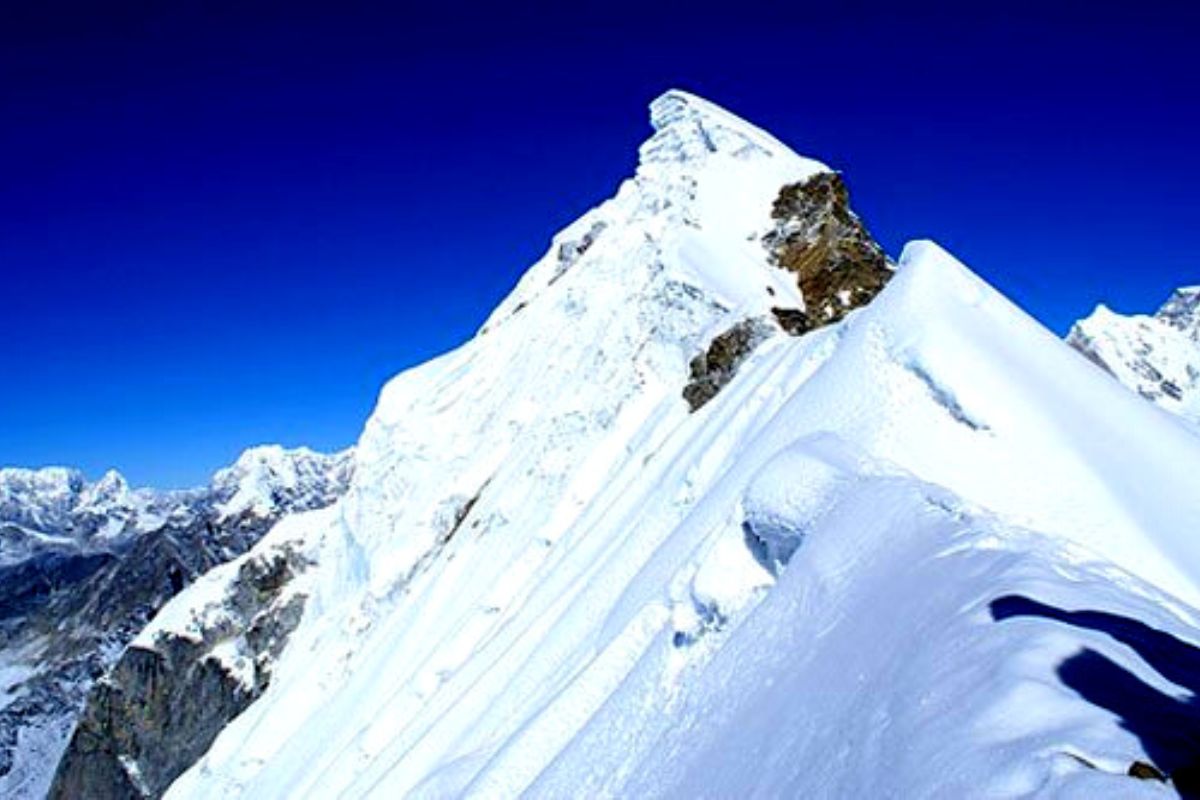 lobuche west view
