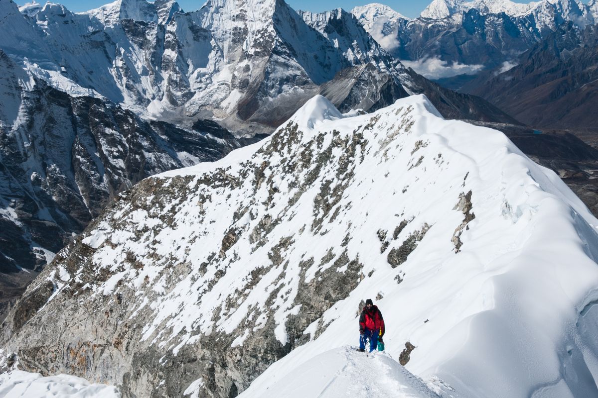 best peak climbing season in nepal