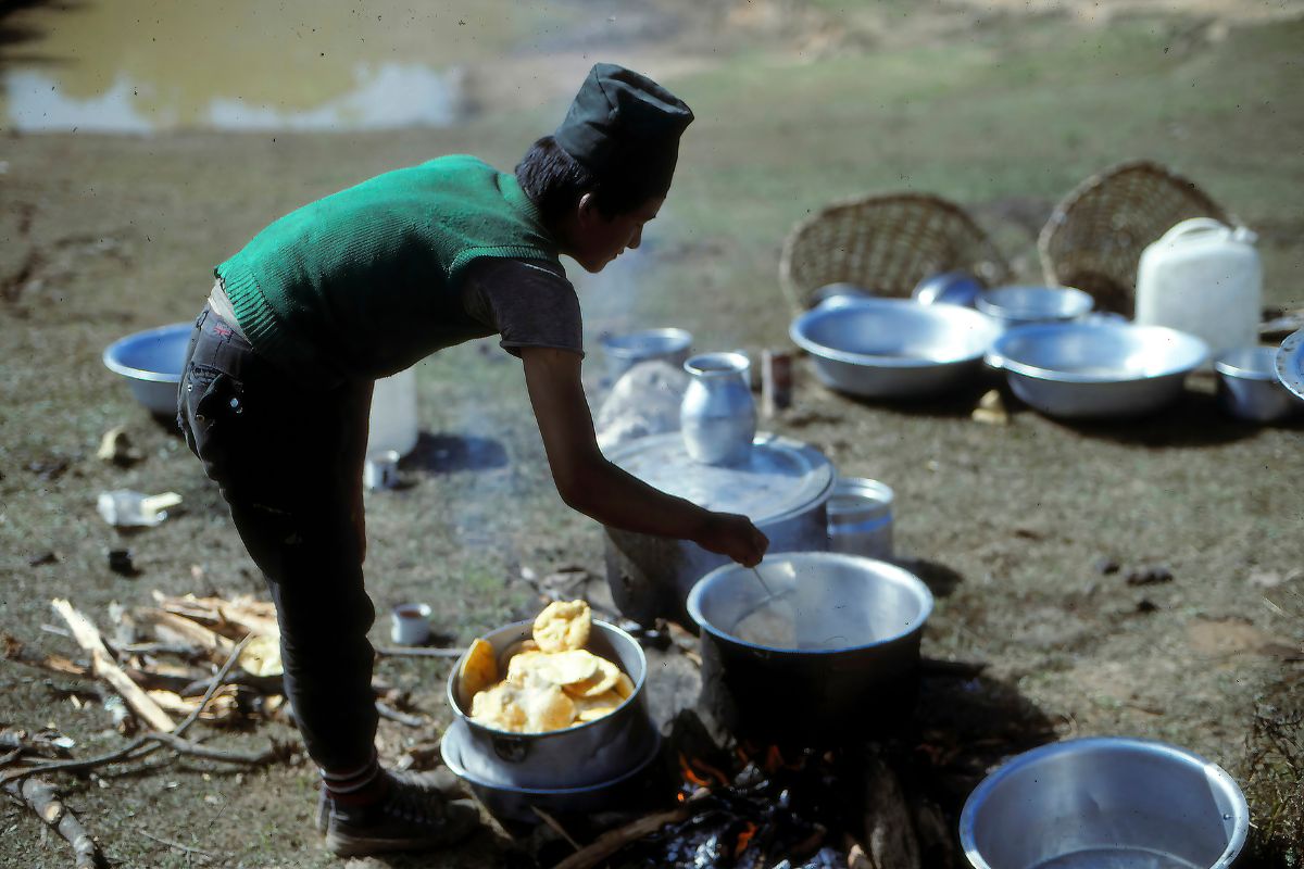sherpa preparing food for trekkers