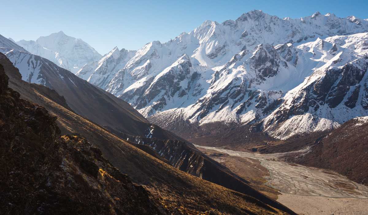 himalayan view from top of kyanjin ri