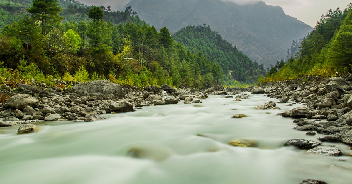 dudh koshi river in phakding