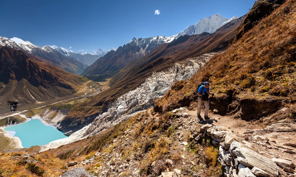 manaslu circuit trek in april