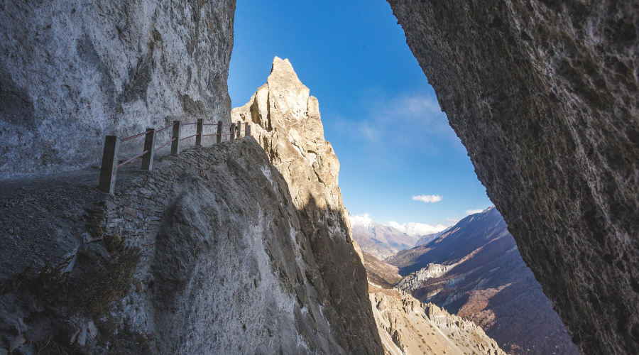 the trail to tilicho
