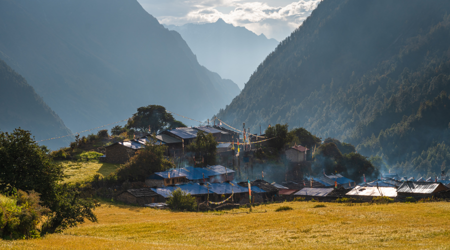 manaslu circuit trek during autumn