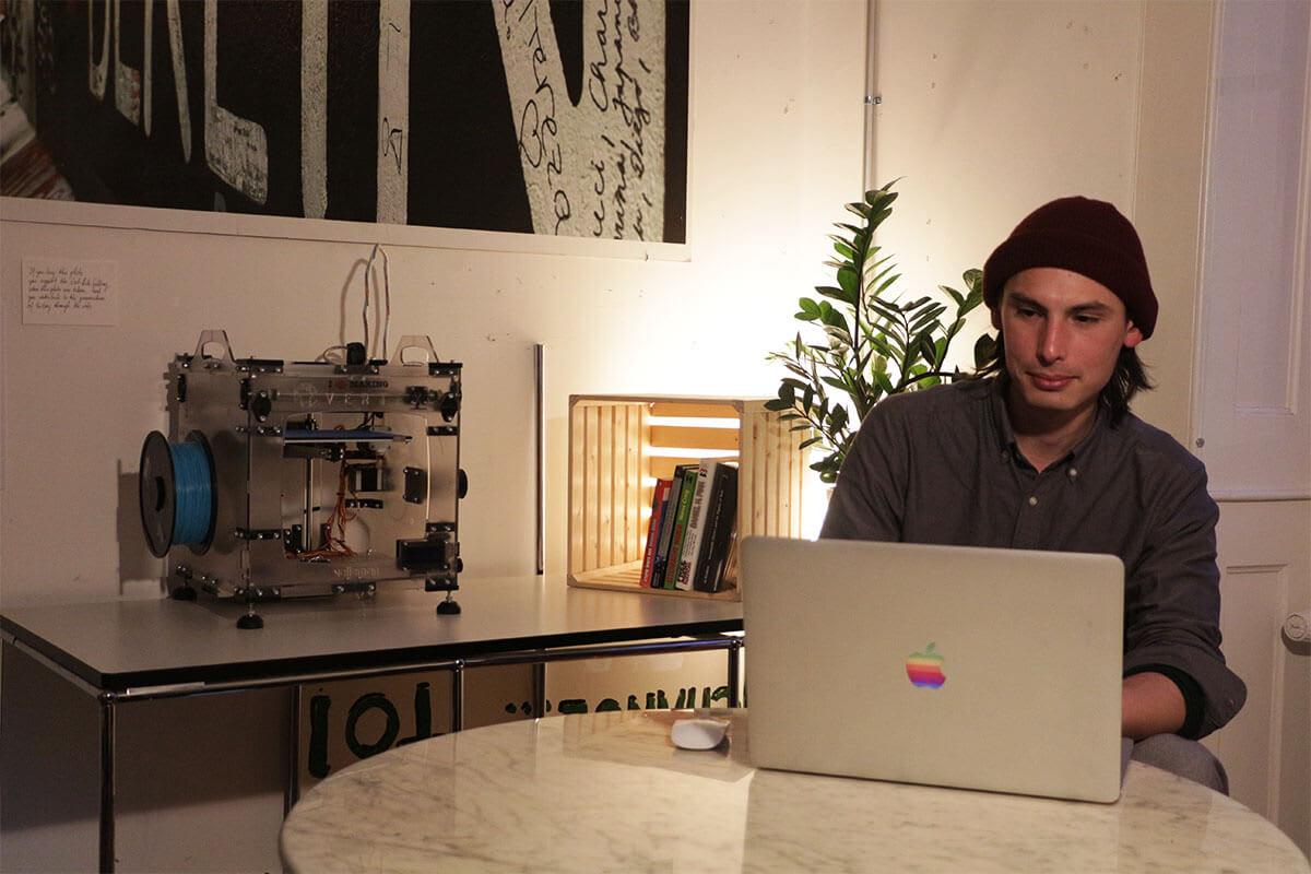 In the afternoons and evening, Jonathan works as an independent consultant in innovation management.