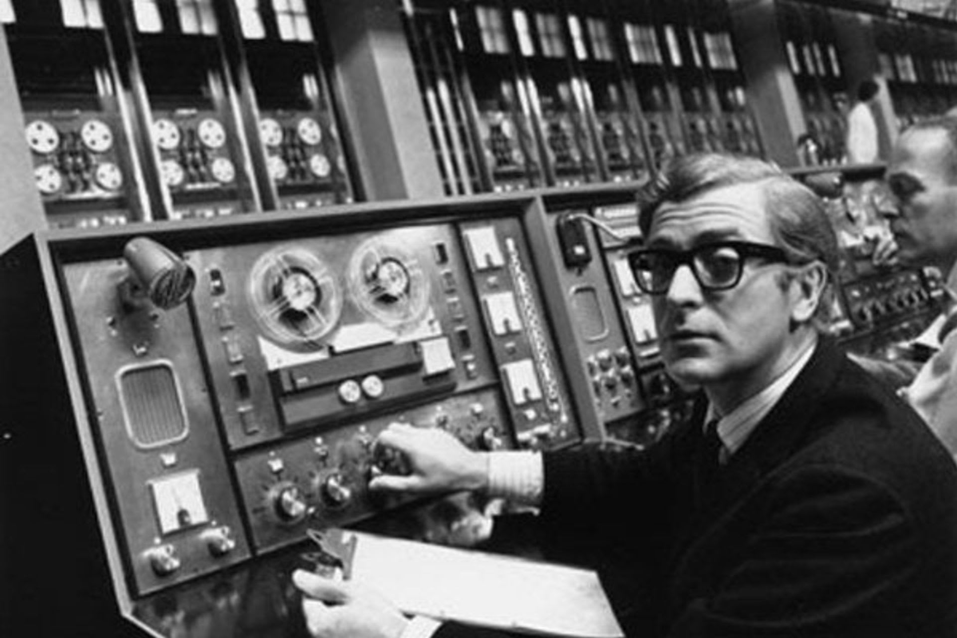 <strong>J.C.R. Licklidder</strong> was a psychologist and computer scientist, widely considered one of the most important figures in computer science and computing history. He predicted the age of the internet long before it emerged and envisioned a future where computers and humans worked collaboratively, described in his 1960 paper, “Man-Computer Symbiosis”. (Photo Credit: <a href="https://tecnovortex.com/joseph-licklider-el-hombre-que-imagino-tu-computadora/">Technovortex</a>)