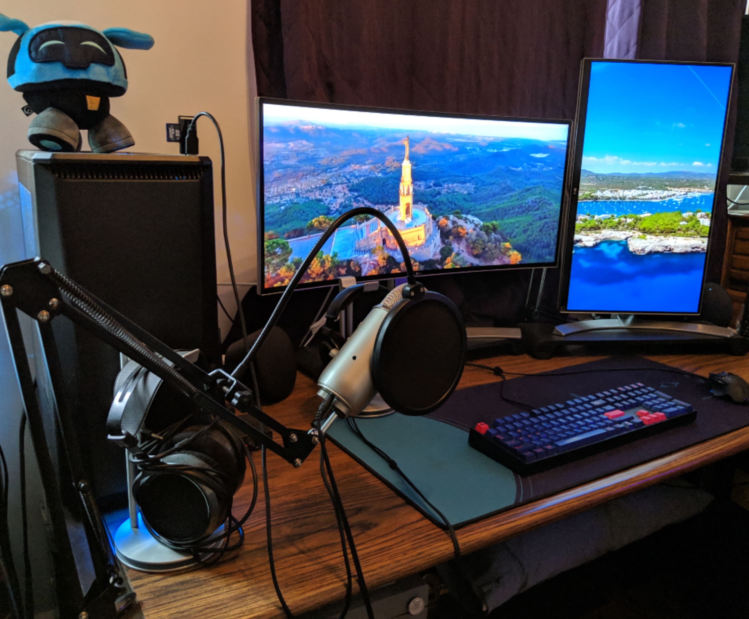 Alan Henry's home office setup