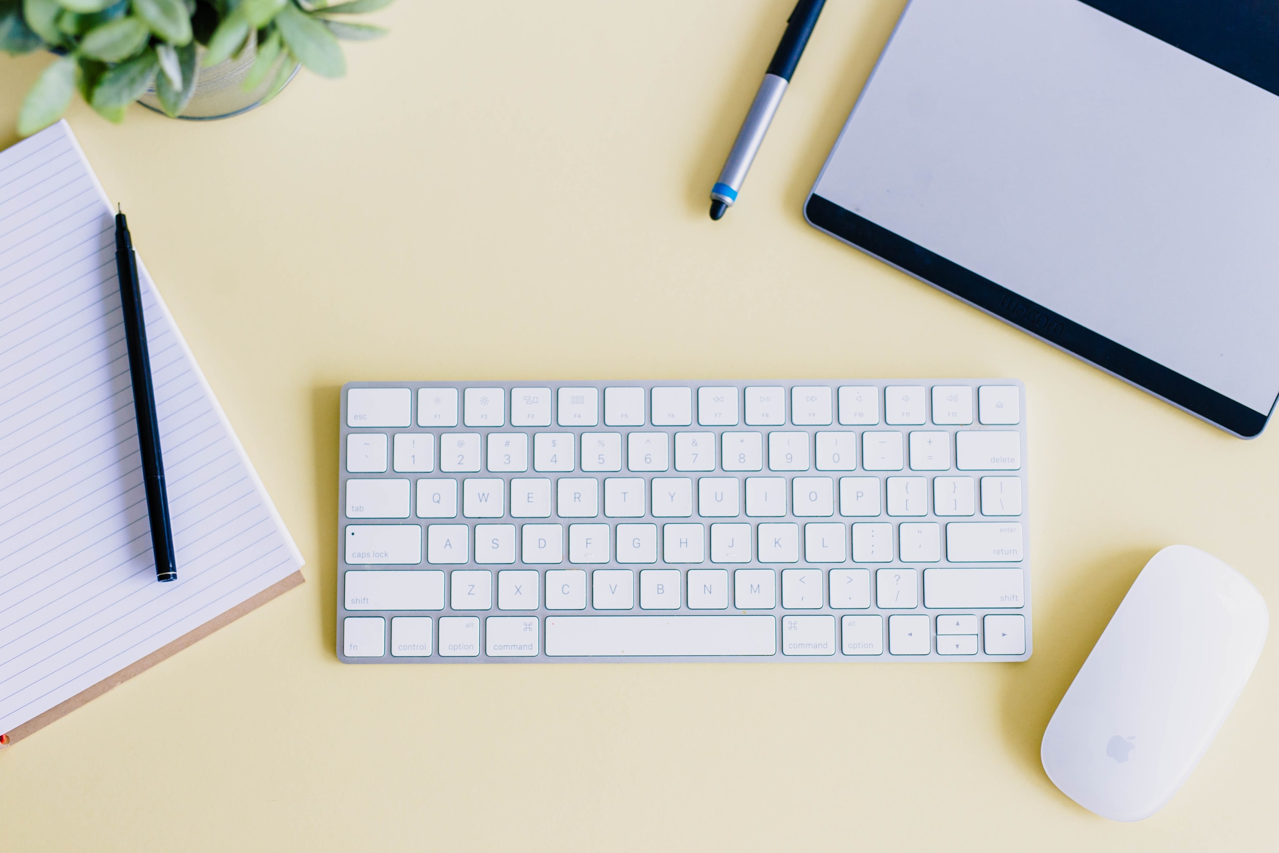 Note-taking desk accessory puts a small twist to your productivity