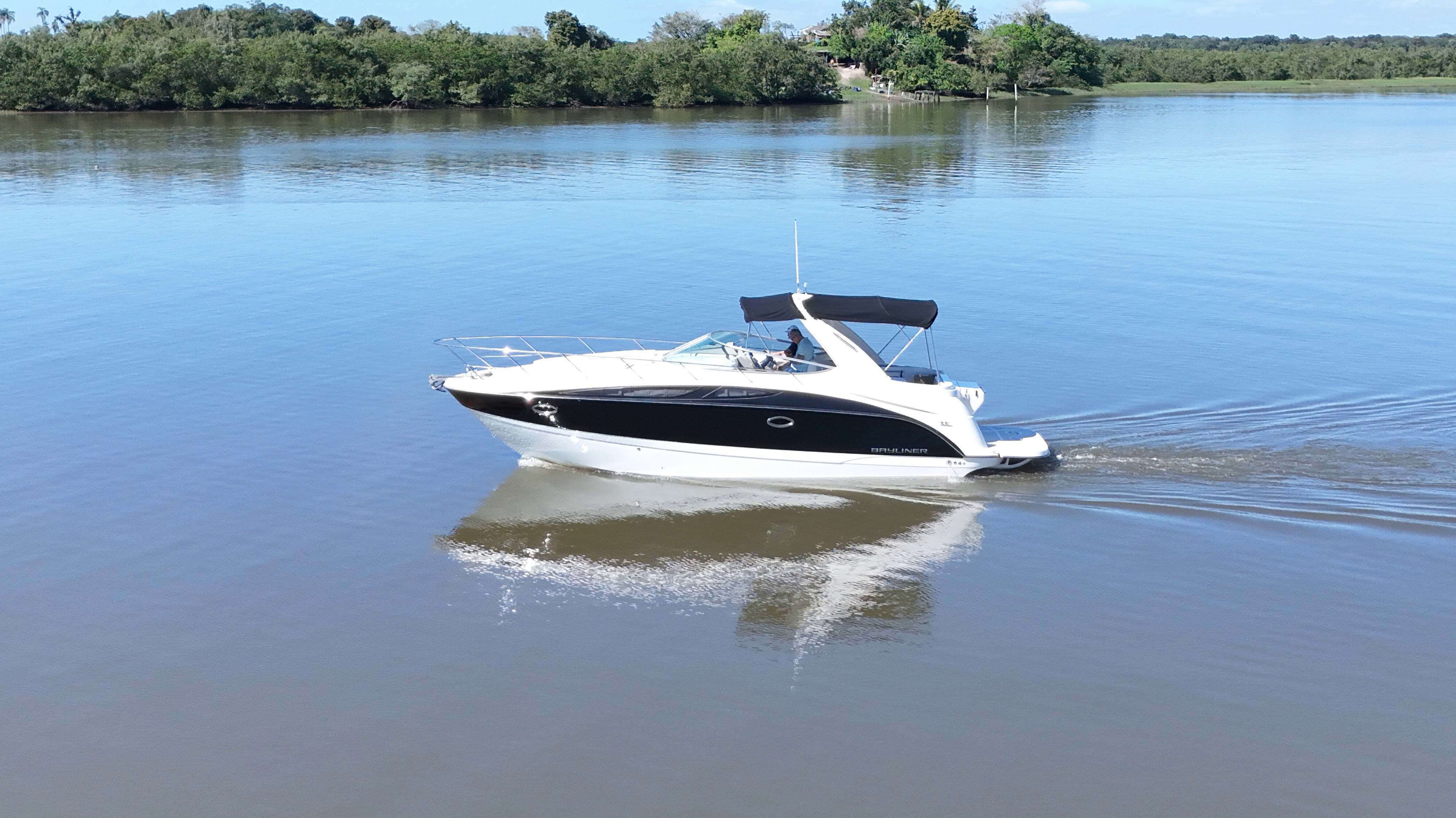 Embarcação Bayliner 350