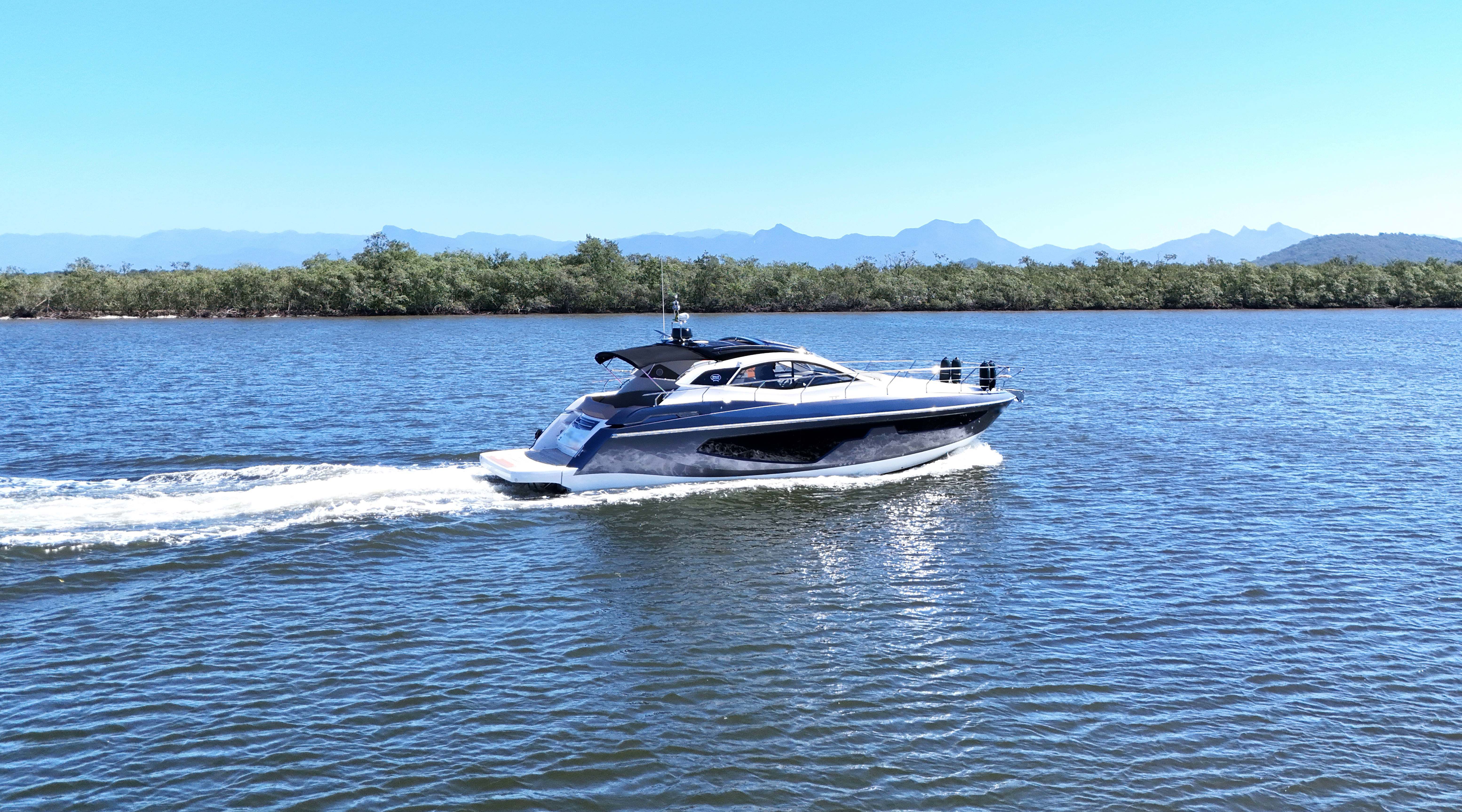 Embarcação Sessa C44