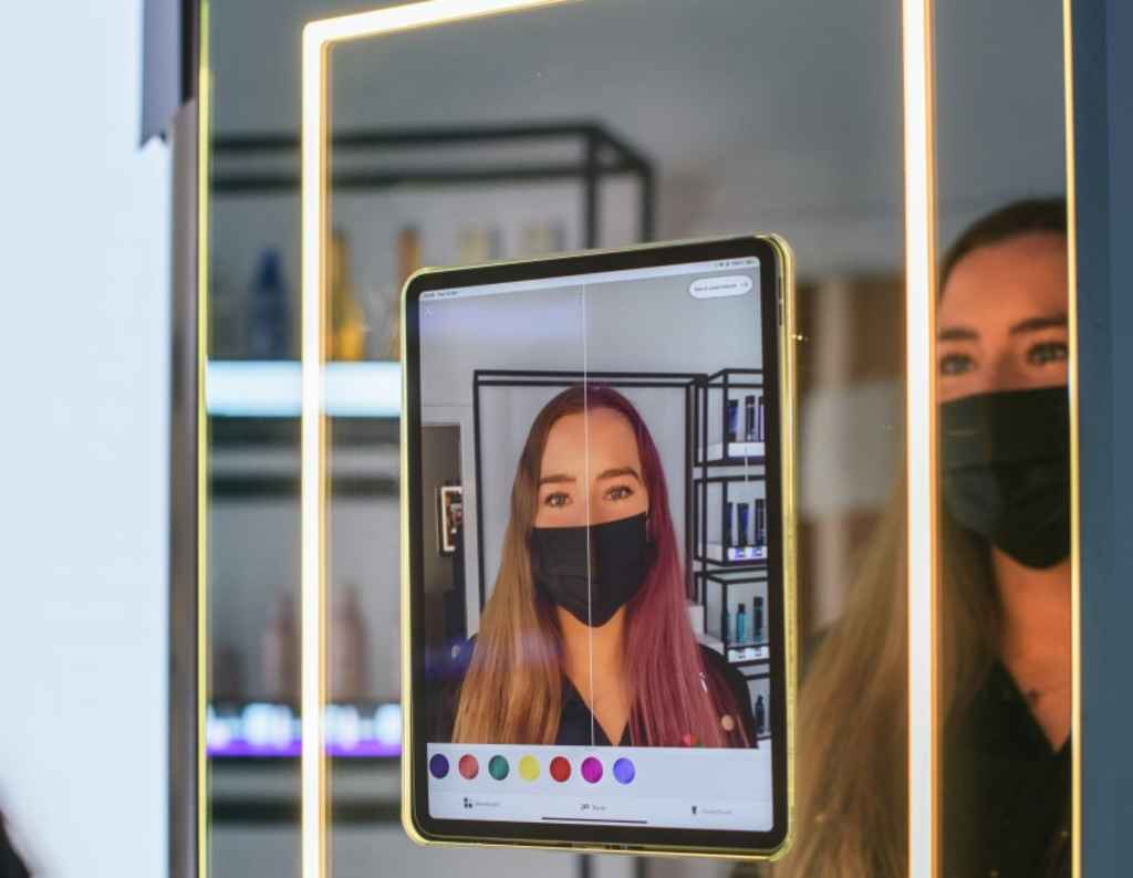Amazon installs augmented reality mirrors at experimental salon