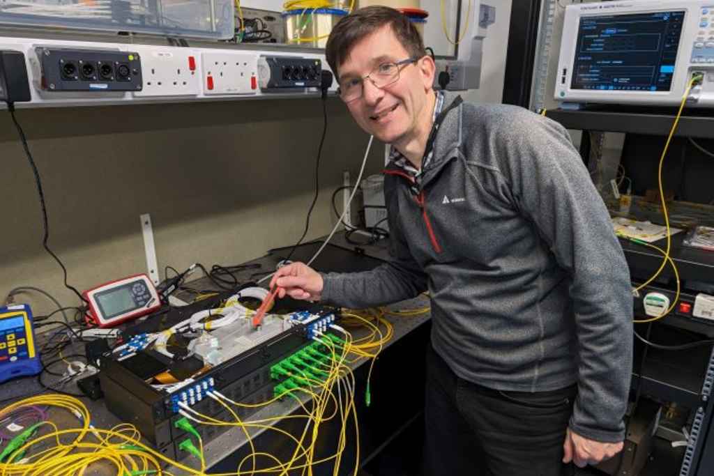 UK university sends data 4.5 million times faster than average broadband