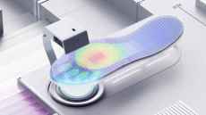 VR tracking shoes track full body movements