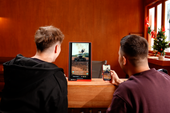 15-in display can mirror any phone screen without cables, apps or Wi-Fi in an instant