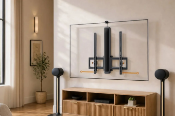 Display mount uses a sensor to automatically adapt to the ideal viewing position