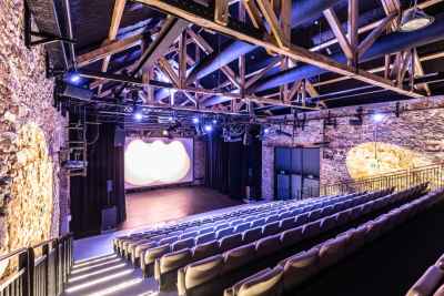 AV Stumpfl projection screen supports flexible events